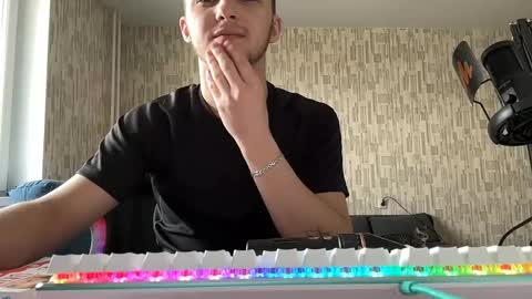 Snapshot of golden_boyyy21 chatting on 02-16-25, 08:32 Golden boyyy21 online show from 02-16-25, 08:32