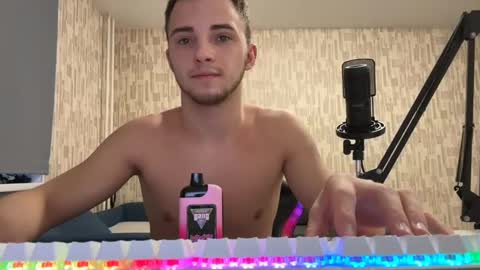 Snapshot of golden_boyyy21 chatting on 02-20-25, 02:35 Golden boyyy21 online show from 02-20-25, 02:35