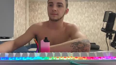 Snapshot of golden_boyyy21 chatting on 02-20-25, 05:51 Golden boyyy21 online show from 02-20-25, 05:51