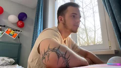 Snapshot of golden_boyyy21 chatting on 02-28-25, 01:47 Golden boyyy21 online show from 02-28-25, 01:47