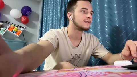 Snapshot of golden_boyyy21 chatting on 03-01-25, 01:43 Golden boyyy21 online show from 03-01-25, 01:43