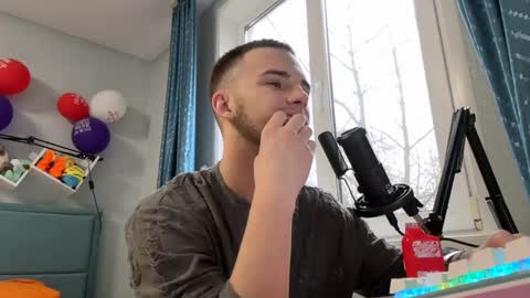 Snapshot of golden_boyyy21 chatting on 03-12-25, 01:51 Golden boyyy21 online show from 03-12-25, 01:51