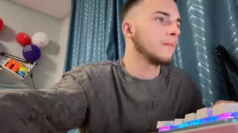 Snapshot of golden_boyyy21 chatting on 03-12-25, 04:56 Golden boyyy21 online show from 03-12-25, 04:56