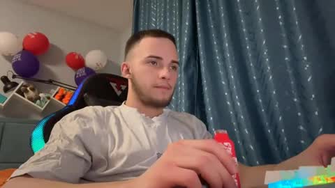 Snapshot of golden_boyyy21 chatting on 03-12-25, 10:50 Golden boyyy21 online show from 03-12-25, 10:50