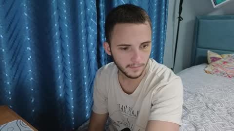 Snapshot of golden_boyyy21 chatting on 09-16-25, 07:15 Golden boyyy21 online show from 09-16-25, 07:15