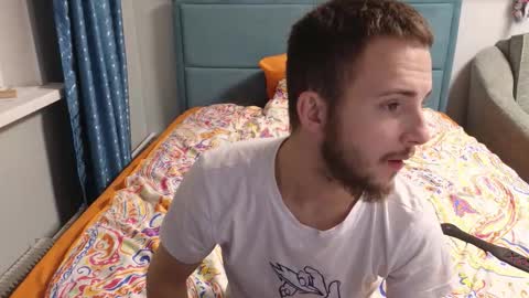 Snapshot of golden_boyyy21 chatting on 10-26-25, 08:59 Golden boyyy21 online show from 10-26-25, 08:59