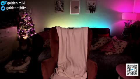 Snapshot of golden_miki chatting on 12-22-24, 04:17 Shy in the streets but a freak in the sheets online show from 12-22-24, 04:17