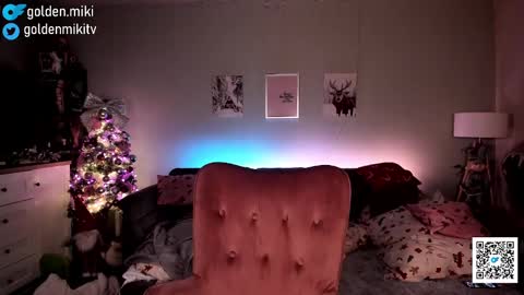 Snapshot of golden_miki chatting on 12-25-24, 06:20 Shy in the streets but a freak in the sheets online show from 12-25-24, 06:20