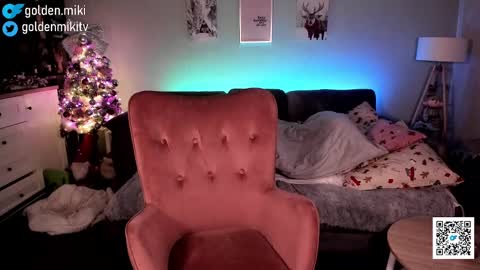 Snapshot of golden_miki chatting on 12-28-24, 07:33 Shy in the streets but a freak in the sheets online show from 12-28-24, 07:33