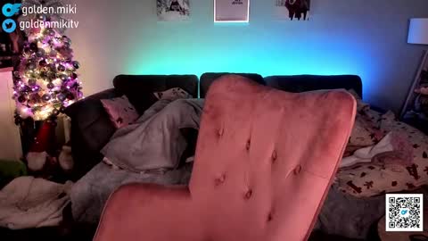 Snapshot of golden_miki chatting on 12-29-24, 04:16 Shy in the streets but a freak in the sheets online show from 12-29-24, 04:16