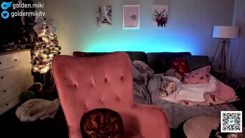 Snapshot of golden_miki chatting on 12-30-24, 06:09 Shy in the streets but a freak in the sheets online show from 12-30-24, 06:09