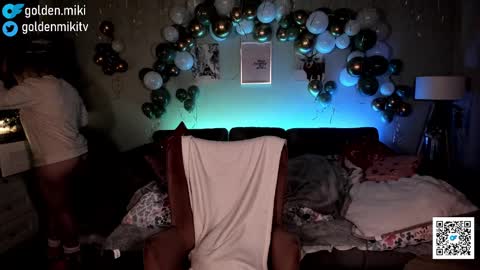 Snapshot of golden_miki chatting on 01-05-25, 01:13 Shy in the streets but a freak in the sheets online show from 01-05-25, 01:13