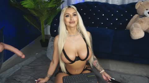 GoldenAmberX online show from 01-25-25, 10:51