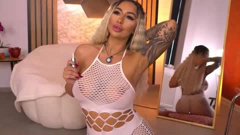 Snapshot of goldenamberx chatting on 02-12-26, 05:57 GoldenAmberX online show from 02-12-26, 05:57