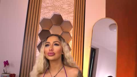 Snapshot of goldenamberx chatting on 02-13-26, 07:04 GoldenAmberX online show from 02-13-26, 07:04