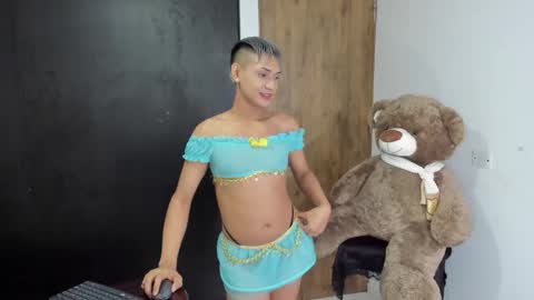 Snapshot of goldenangels1 chatting on 10-12-25, 05:56 goldenangels1 online show from 10-12-25, 05:56