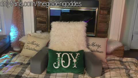 Snapshot of goldengoddessxxx chatting on 11-14-25, 10:18 Sammy online show from 11-14-25, 10:18