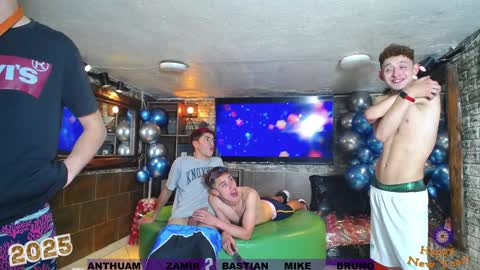 Snapshot of goldenjoi chatting on 12-20-24, 03:53 GOLDENJOI online show from 12-20-24, 03:53