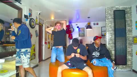 Snapshot of goldenjoi chatting on 02-20-25, 11:31 GOLDENJOI online show from 02-20-25, 11:31