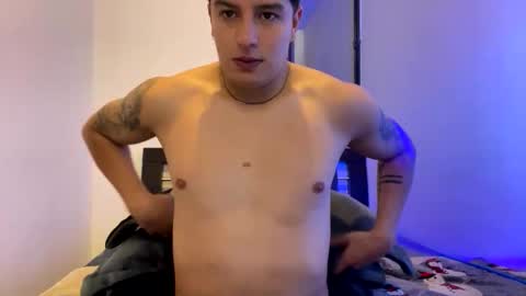 Snapshot of goldenknight33 chatting on 11-26-25, 04:30 goldenknight33 online show from 11-26-25, 04:30