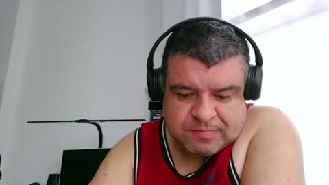 gomezgonz5 online show from 09-18-25, 09:22