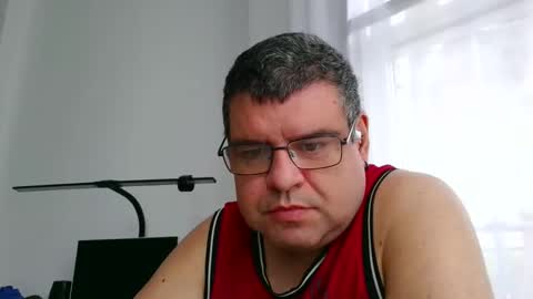 gomezgonz5 online show from 09-28-25, 10:53