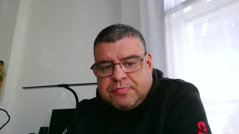 gomezgonz5 online show from 09-30-25, 12:32