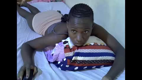 gorgeous_maya1 online show from 12-17-25, 03:34