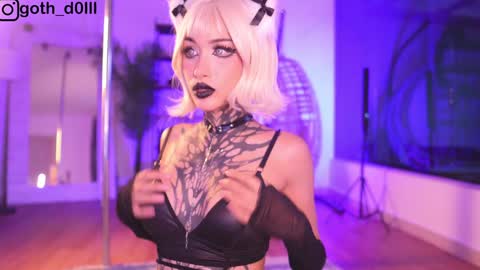 sophie  Special celebration a the beach 300k followers 3011 and 0112   online show from 02-02-25, 11:00
