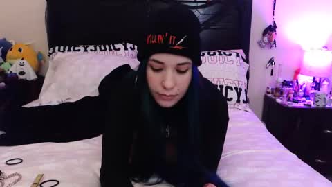 Snapshot of gothbaby305 chatting on 11-12-25, 02:23 gothbaby305 online show from 11-12-25, 02:23