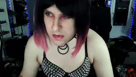 Victoriana online show from 12-30-24, 01:47