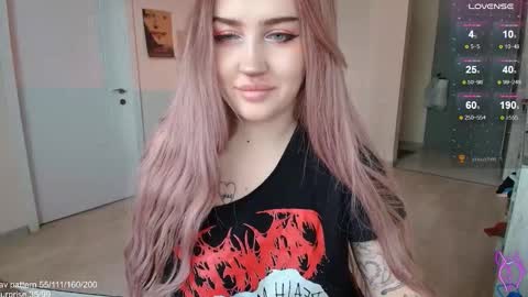 traumfrau Kira angel face devil eyes I SELL A LOT VIDEO IN GALLERY online show from 02-11-26, 11:04