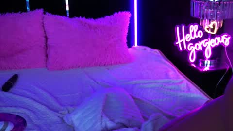 Snapshot of gracehotdavies chatting on 11-27-25, 09:50 Grace online show from 11-27-25, 09:50