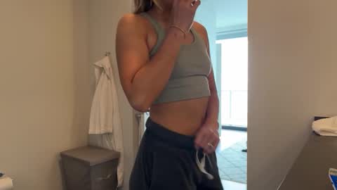 Gracie Mae online show from 02-19-25, 04:55