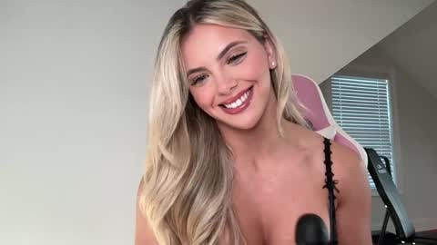 Snapshot of gracieparker chatting on 11-08-25, 08:07 Gracie online show from 11-08-25, 08:07