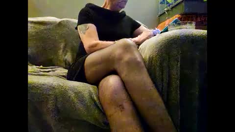 Snapshot of granddave chatting on 12-23-24, 05:00 granddave online show from 12-23-24, 05:00