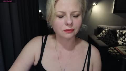 Snapshot of gray_swann chatting on 02-26-25, 08:11 Ray online show from 02-26-25, 08:11