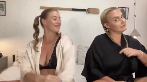 Snapshot of green_eyed_goddess_ chatting on 01-05-25, 04:04 Green Eyed Goddess online show from 01-05-25, 04:04