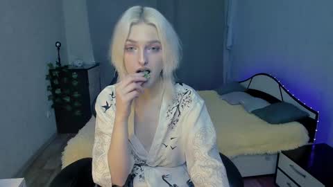 Snapshot of green_tea666 chatting on 02-20-25, 12:36 Lilith online show from 02-20-25, 12:36