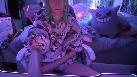 GreenEyedLovexo online show from 10-30-25, 05:20