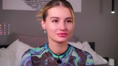 Snapshot of greengazon chatting on 11-12-25, 01:55 Kelly online show from 11-12-25, 01:55