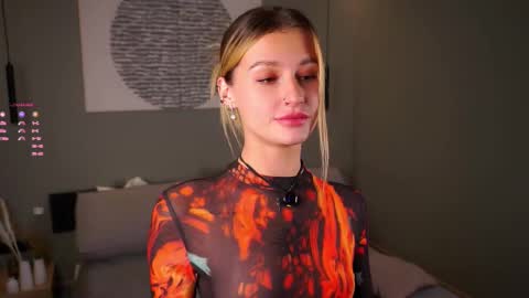 Snapshot of greengazon chatting on 11-21-25, 01:10 Kelly online show from 11-21-25, 01:10