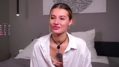 Snapshot of greengazon chatting on 11-23-25, 01:44 Kelly online show from 11-23-25, 01:44