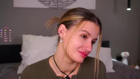 Snapshot of greengazon chatting on 11-27-25, 01:24 Kelly online show from 11-27-25, 01:24