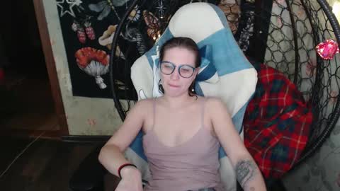 Snapshot of greenwitch9 chatting on 03-29-26, 10:04 Lina online show from 03-29-26, 10:04