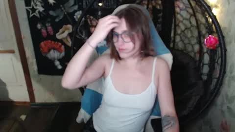 Snapshot of greenwitch9 chatting on 04-11-26, 12:20 Lina online show from 04-11-26, 12:20