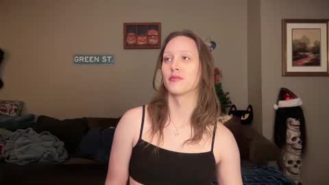 Snapshot of greenxxxqueen chatting on 12-13-24, 09:35 SexQueen Nikki online show from 12-13-24, 09:35