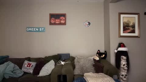 Snapshot of greenxxxqueen chatting on 12-25-24, 04:33 SexQueen Nikki online show from 12-25-24, 04:33