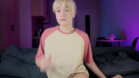 Snapshot of gregory_byyrd chatting on 10-19-25, 08:42 Greg-independent model online show from 10-19-25, 08:42