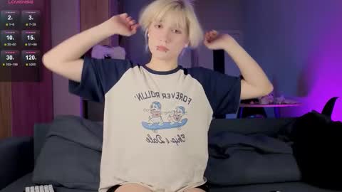 Snapshot of gregory_byyrd chatting on 11-19-25, 06:30 Greg-independent model online show from 11-19-25, 06:30